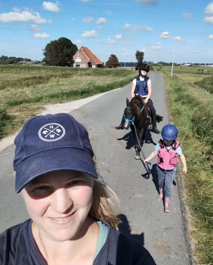 Noortje Ruiter is Instructeur en trainer Natural Horsemanship. Zij deed de opleiding onder andere bij Dressuur Natuurlijk. 